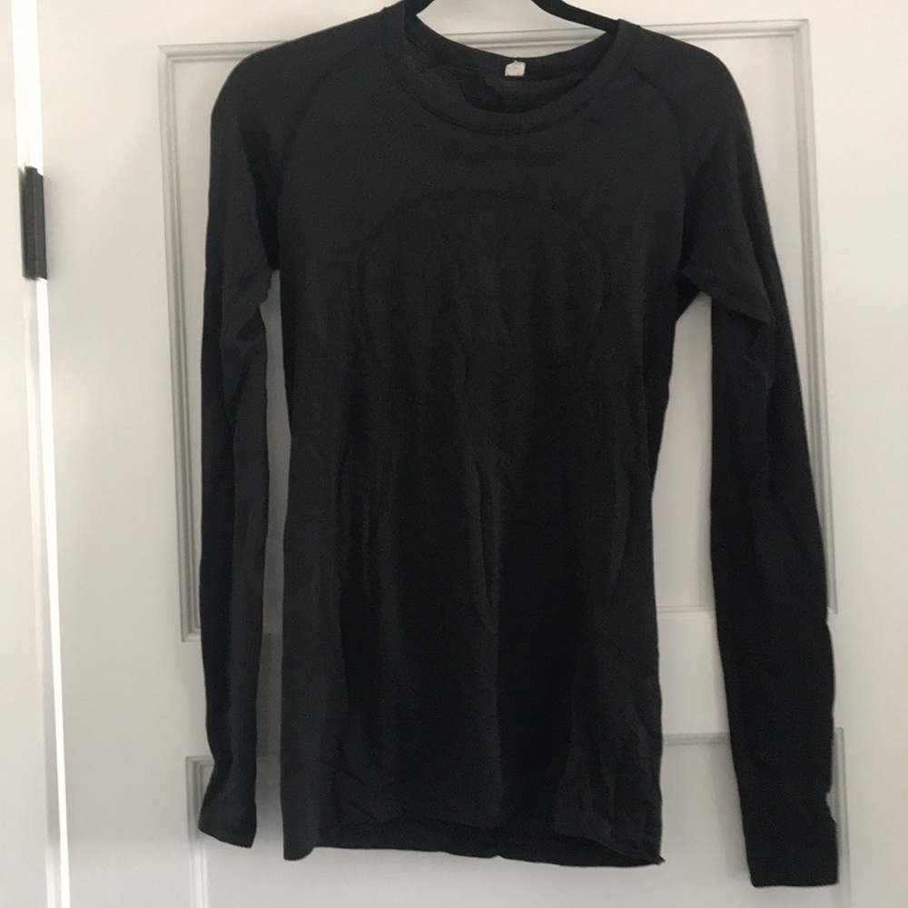 Lululemon athletic top